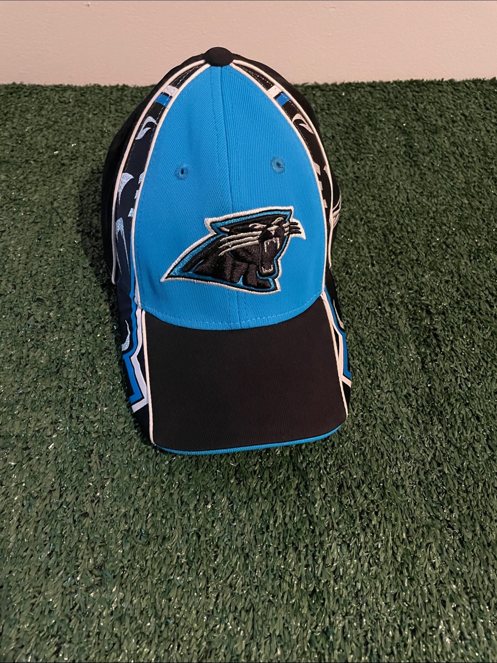 Vintage Reebok NFL
Equipment Carolina
Panthers Fitted Hat